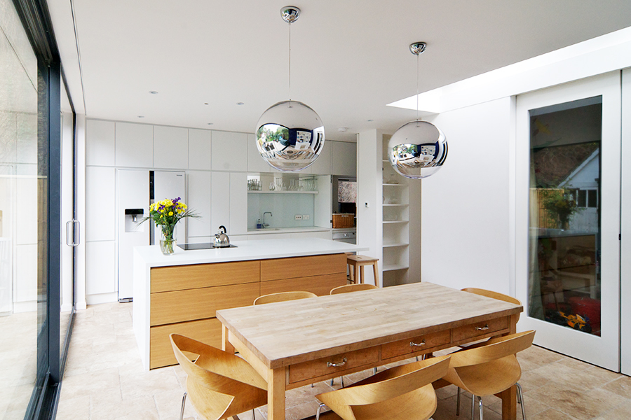 white_lacquered_kitchen